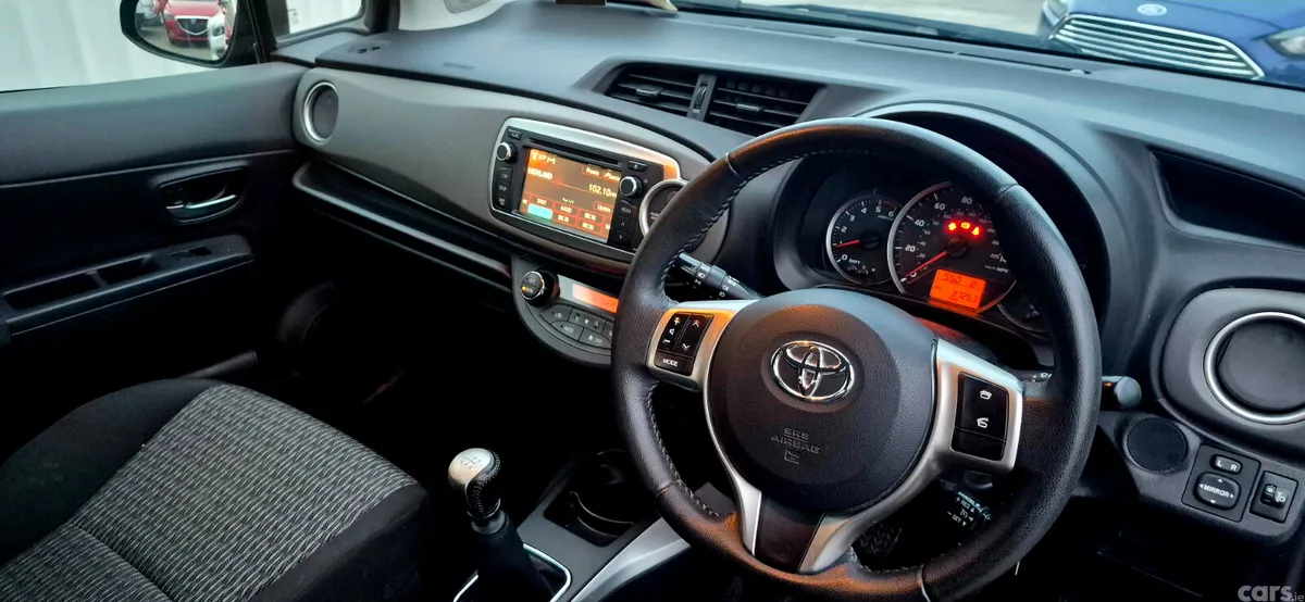 Toyota Yaris Hatchback, Diesel, 2014, Red