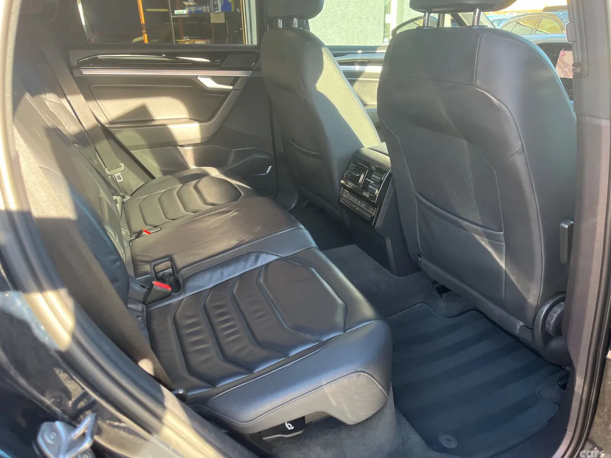 Volkswagen Touareg SUV, Diesel, 2021, Blue