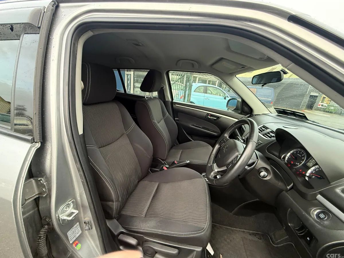 Suzuki Swift Hatchback, Petrol, 2013, Silver