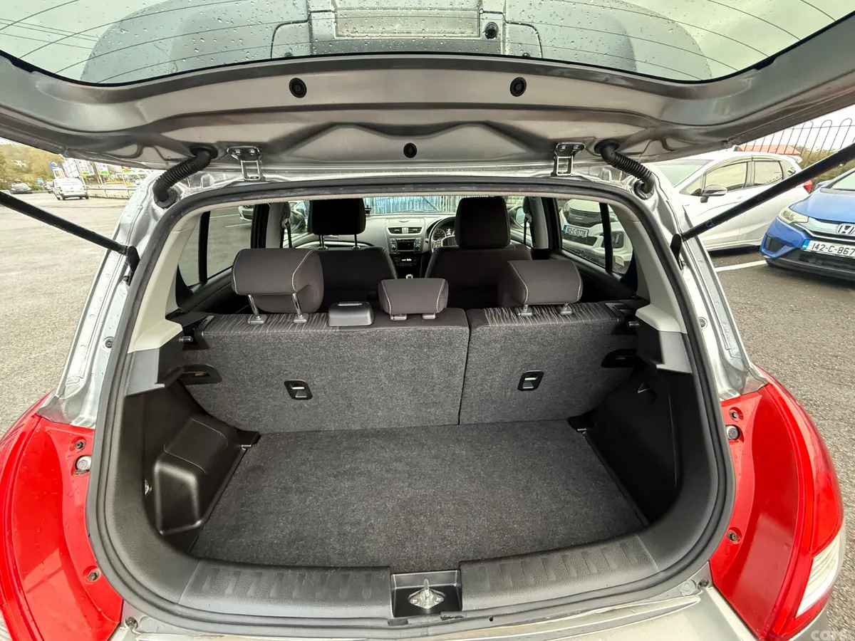 Suzuki Swift Hatchback, Petrol, 2013, Silver