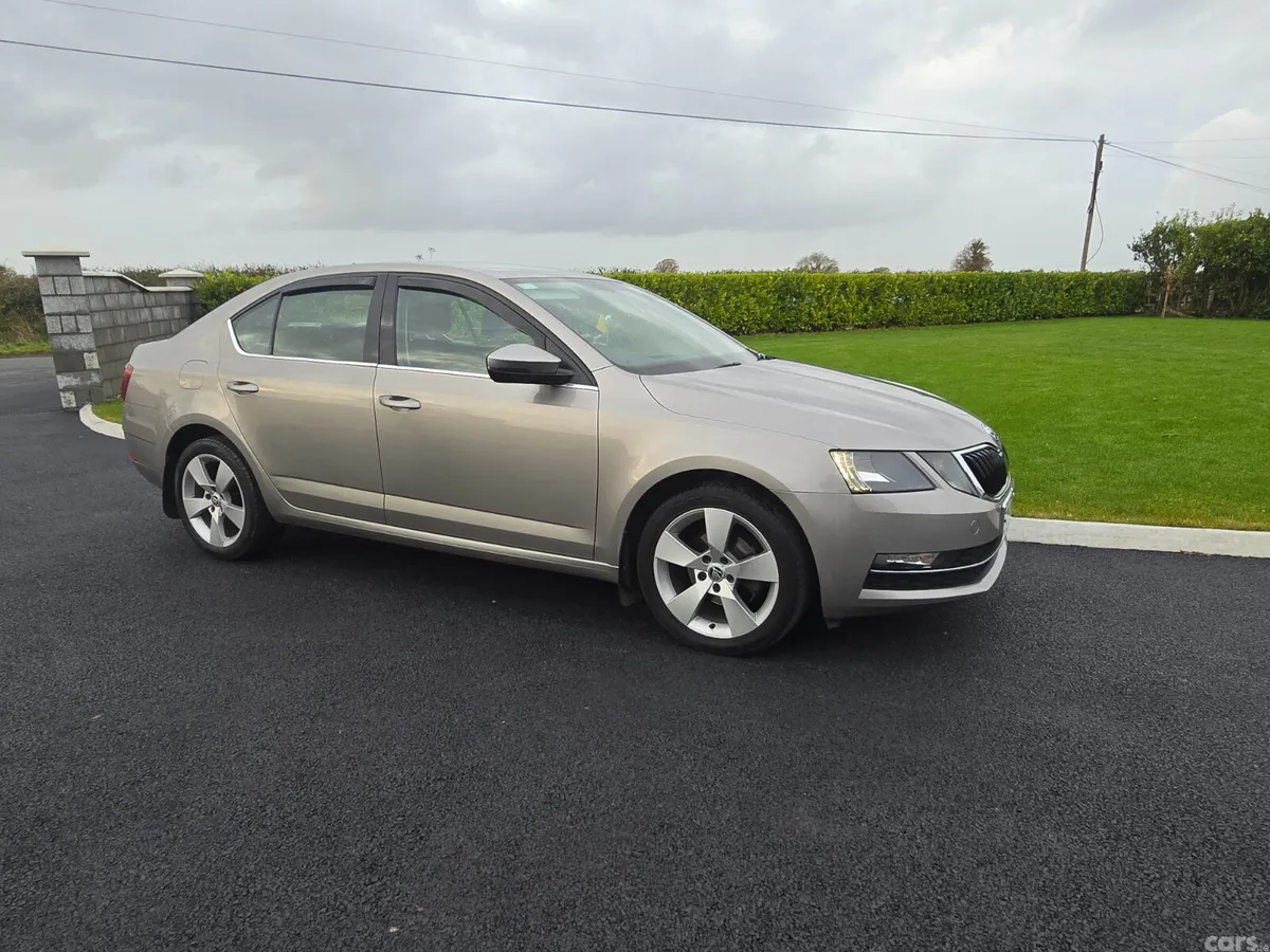 Skoda Octavia Saloon, Diesel, 2018, Grey