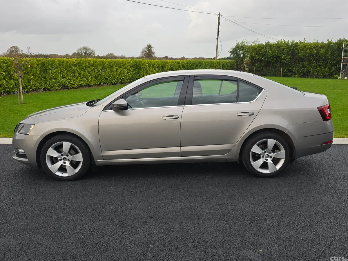 Skoda Octavia Saloon, Diesel, 2018, Grey