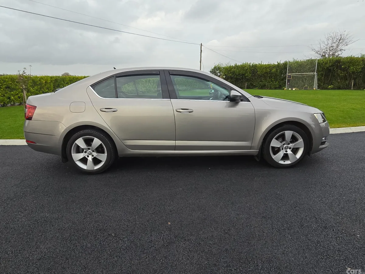 Skoda Octavia Saloon, Diesel, 2018, Grey