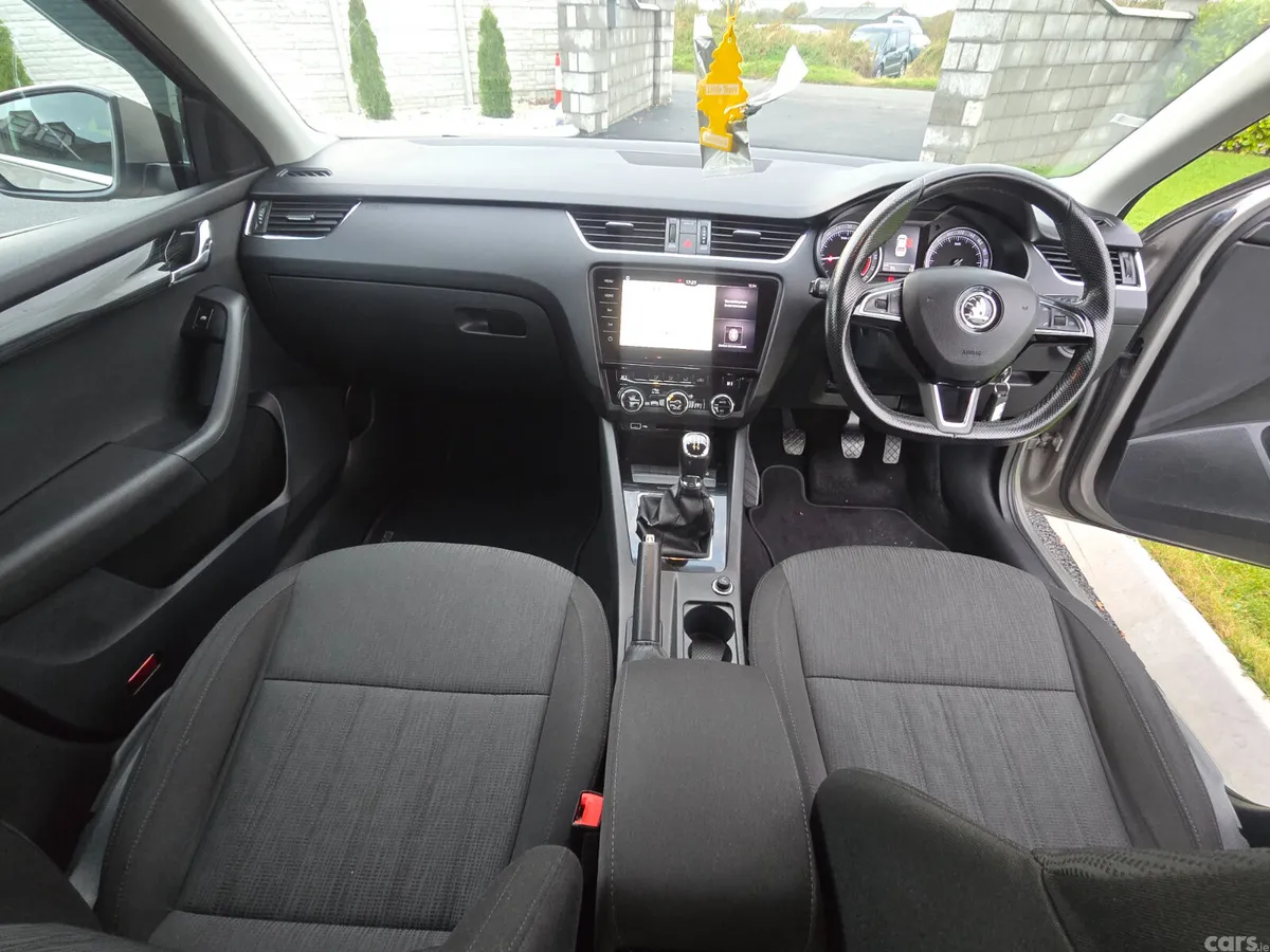 Skoda Octavia Saloon, Diesel, 2018, Grey