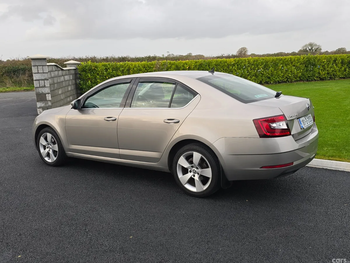 Skoda Octavia Saloon, Diesel, 2018, Grey