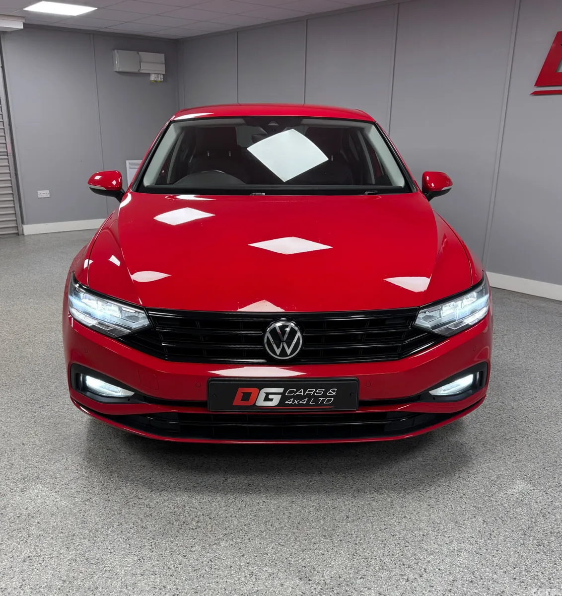 Volkswagen Passat Saloon, Diesel, 2022, Red