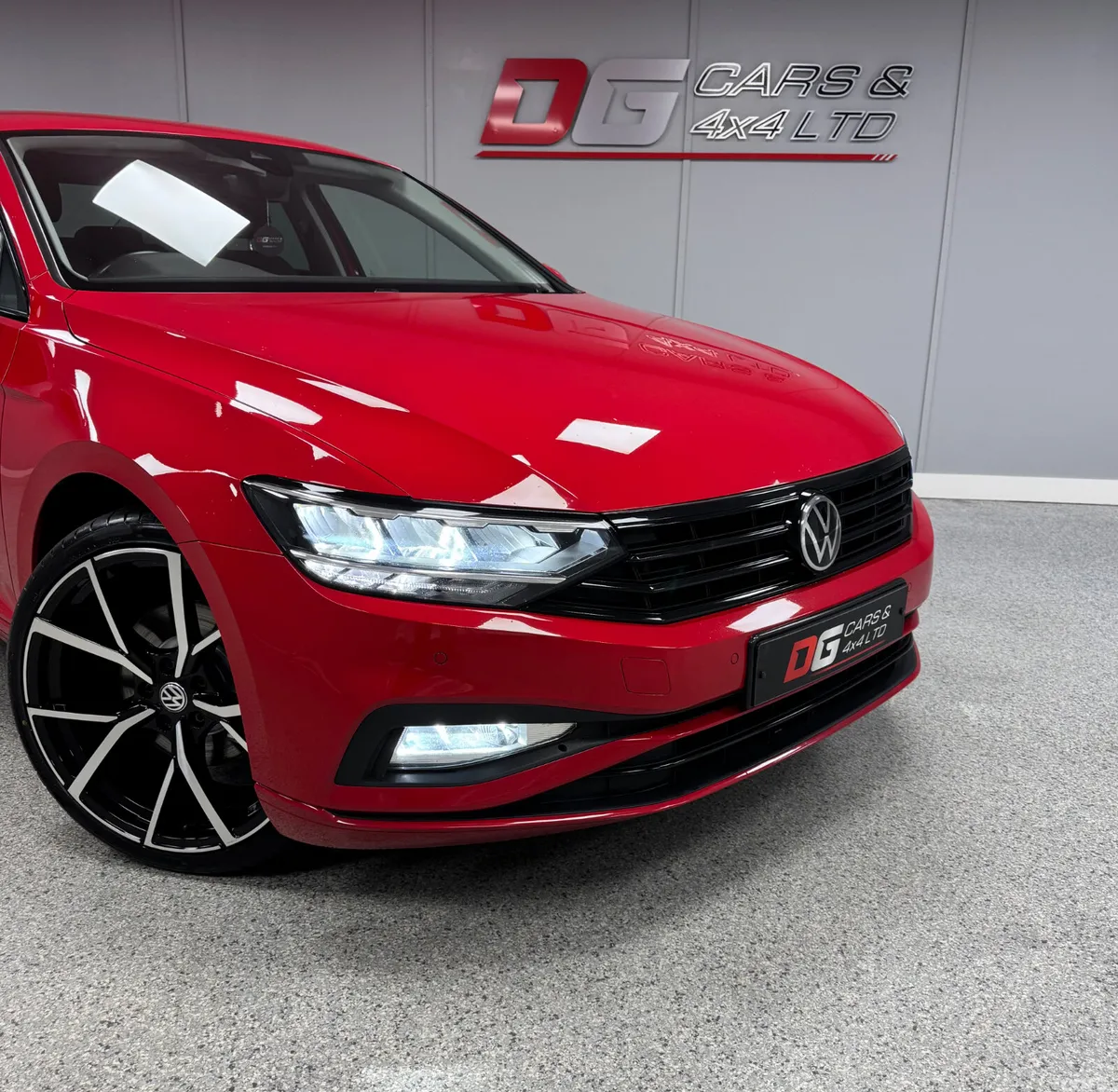 Volkswagen Passat Saloon, Diesel, 2022, Red