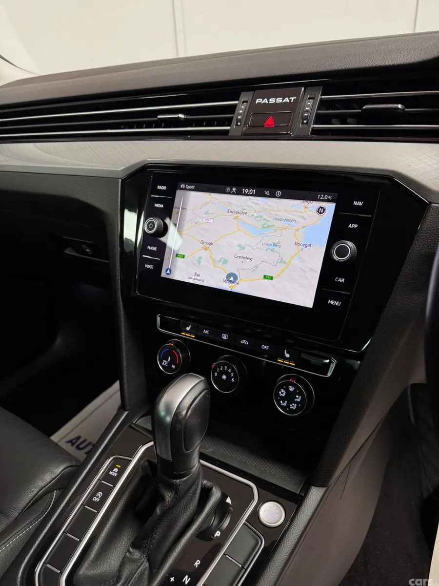 Volkswagen Passat Saloon, Diesel, 2022, Red