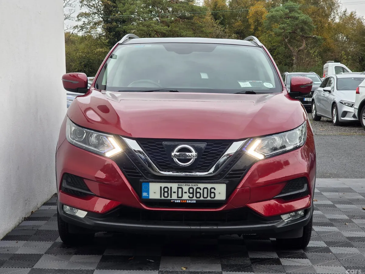 Nissan Qashqai MPV, Petrol, 2018, Red