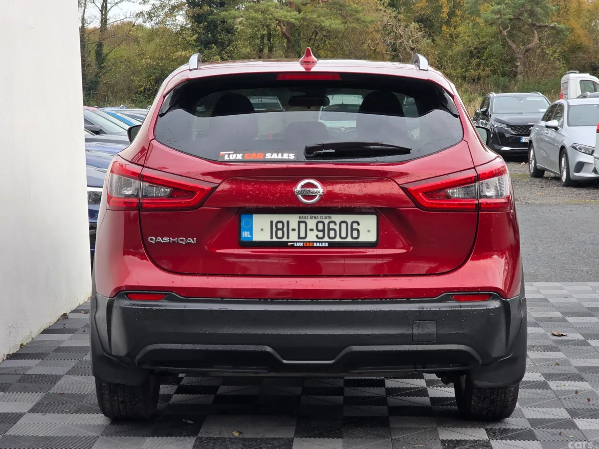 Nissan Qashqai MPV, Petrol, 2018, Red