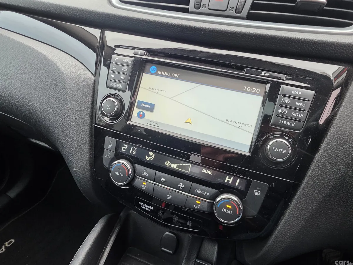 Nissan Qashqai MPV, Petrol, 2018, Red