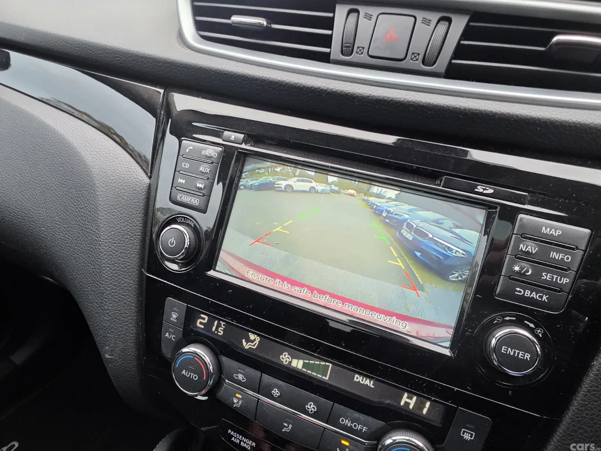 Nissan Qashqai MPV, Petrol, 2018, Red