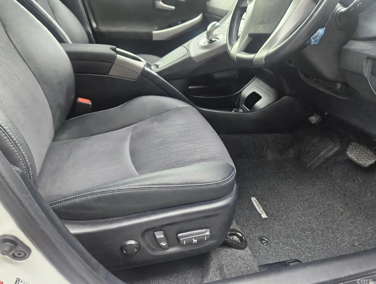 Toyota Prius Hatchback, Petrol Hybrid, 2014, White
