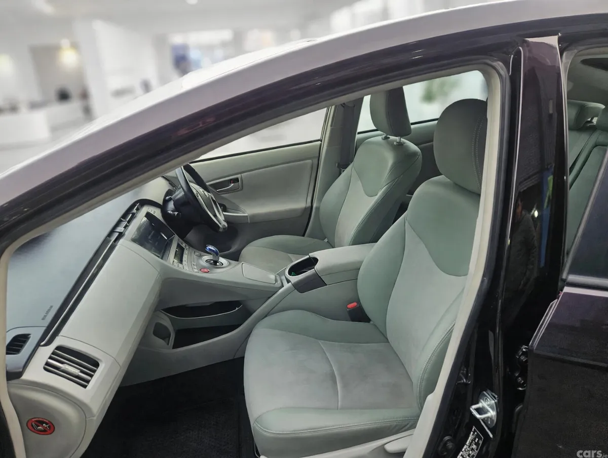 Toyota Prius Hatchback, Petrol Hybrid, 2014, Red