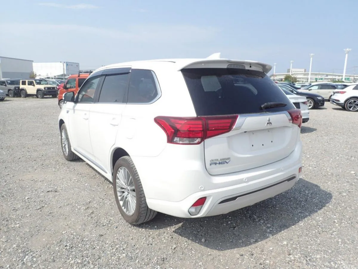 Mitsubishi Outlander SUV, Petrol Hybrid, 2018, White
