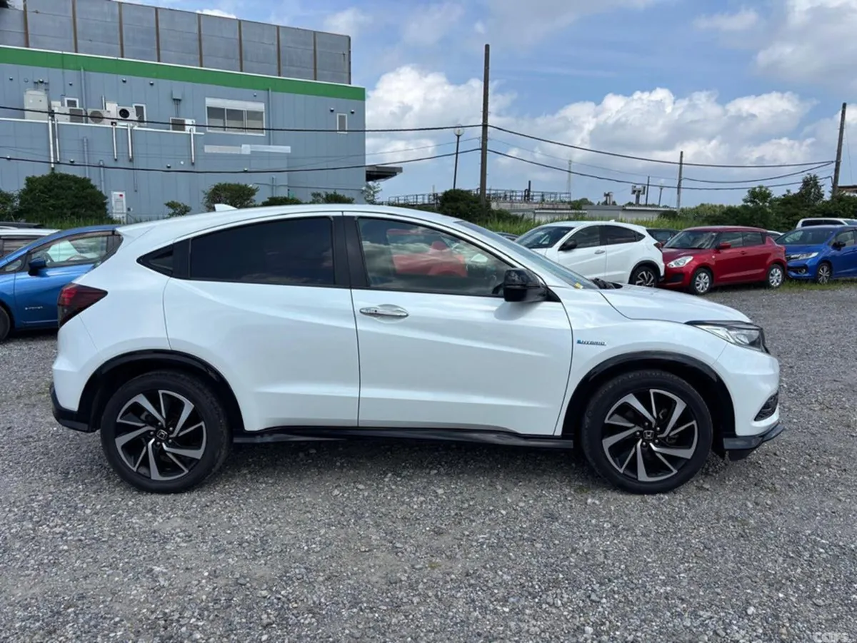 Honda Vezel SUV, Petrol Hybrid, 2018, White