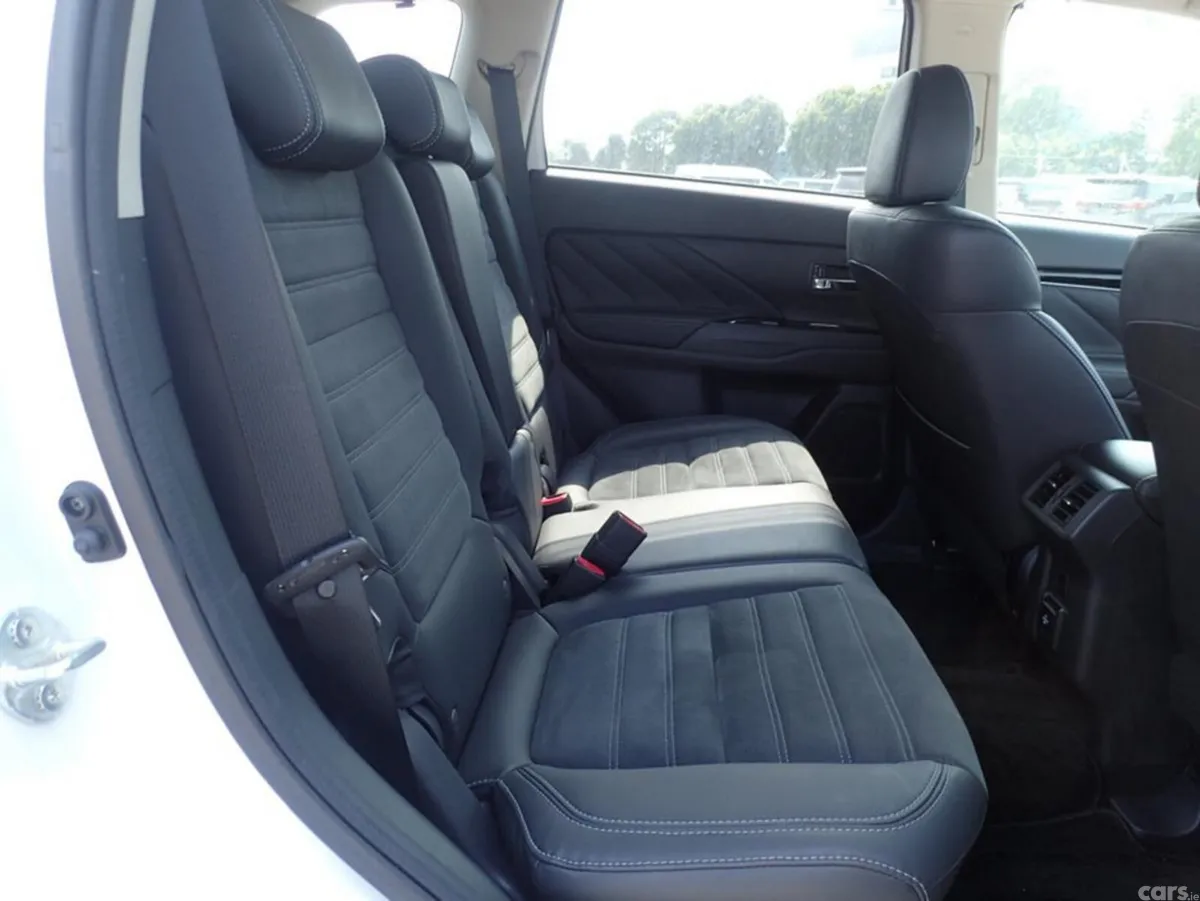 Mitsubishi Outlander SUV, Petrol Hybrid, 2018, White