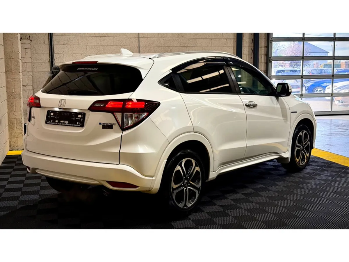 Honda Vezel SUV, Petrol Hybrid, 2015, White