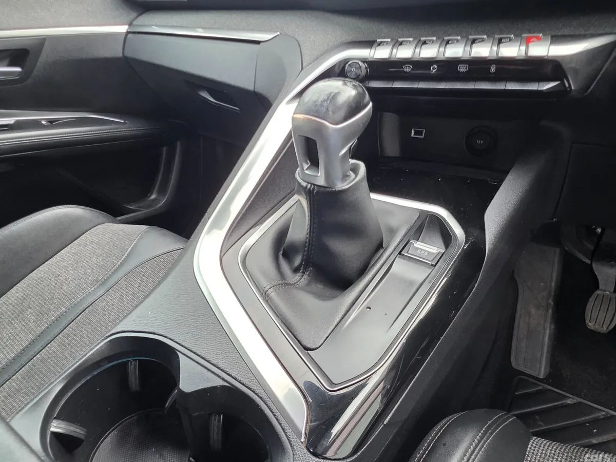 Peugeot 5008 MPV, Diesel, 2020, Grey