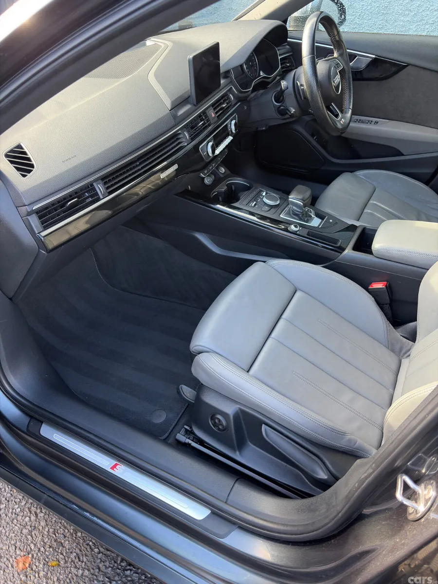 Audi A4 Saloon, Diesel, 2017, Grey
