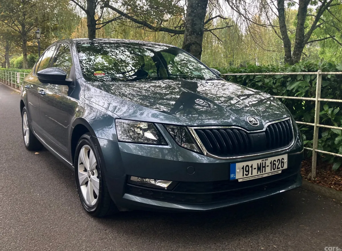 Skoda Octavia Saloon, Diesel, 2019, Grey