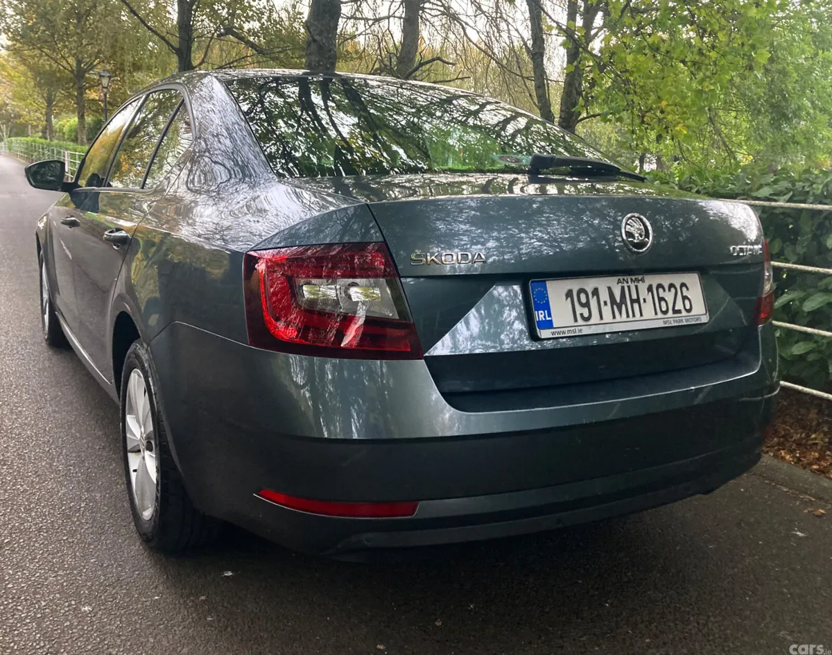 Skoda Octavia Saloon, Diesel, 2019, Grey