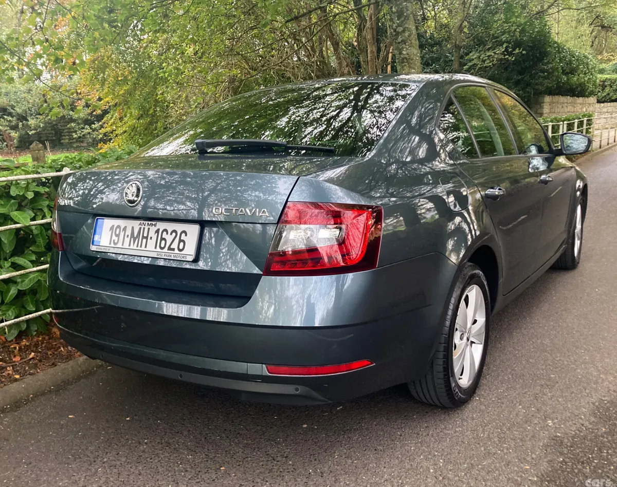 Skoda Octavia Saloon, Diesel, 2019, Grey