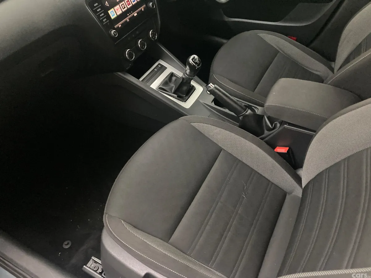 Skoda Octavia Saloon, Diesel, 2019, Grey
