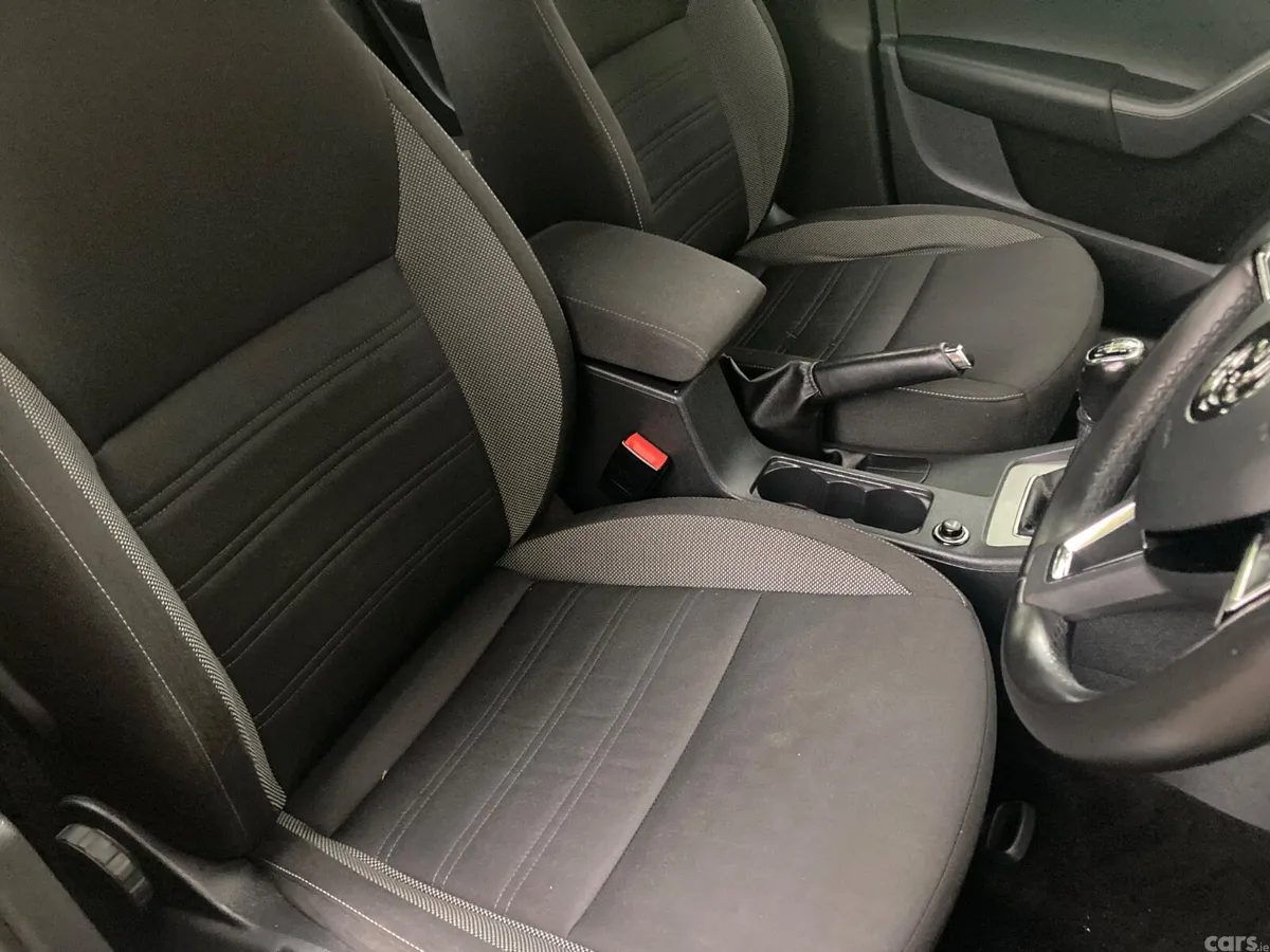 Skoda Octavia Saloon, Diesel, 2019, Grey