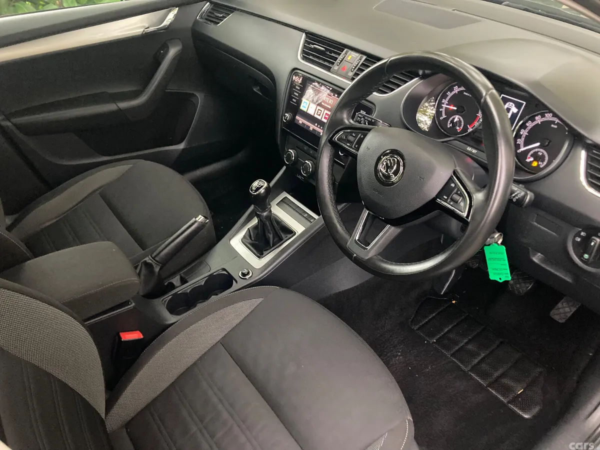 Skoda Octavia Saloon, Diesel, 2019, Grey