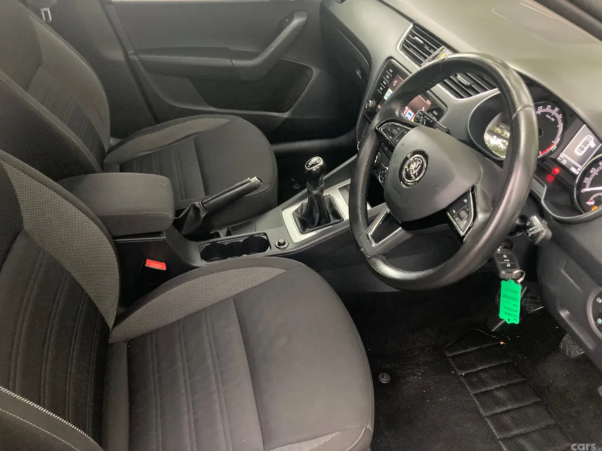 Skoda Octavia Saloon, Diesel, 2019, Grey