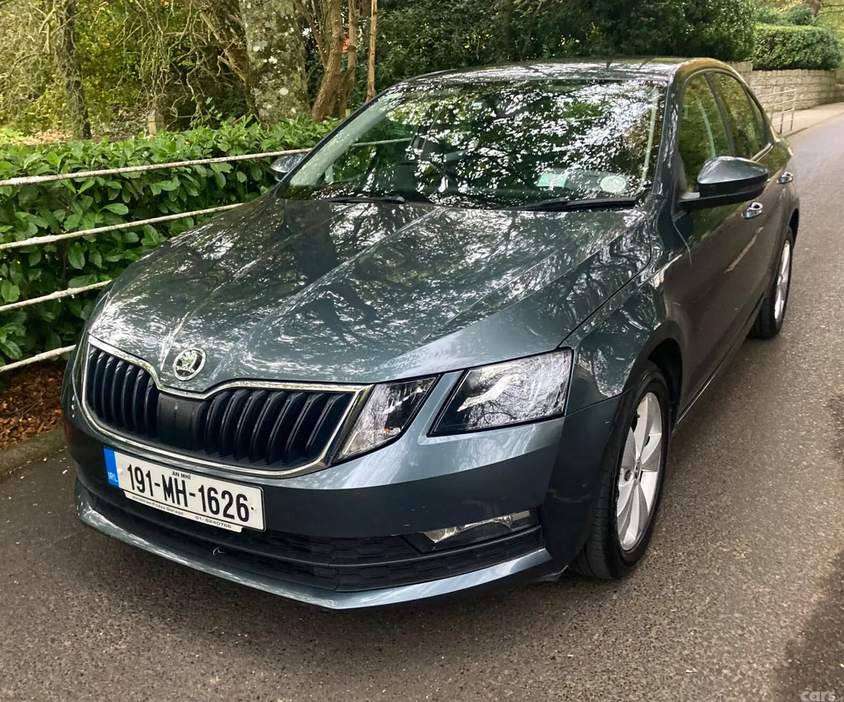 Skoda Octavia Saloon, Diesel, 2019, Grey