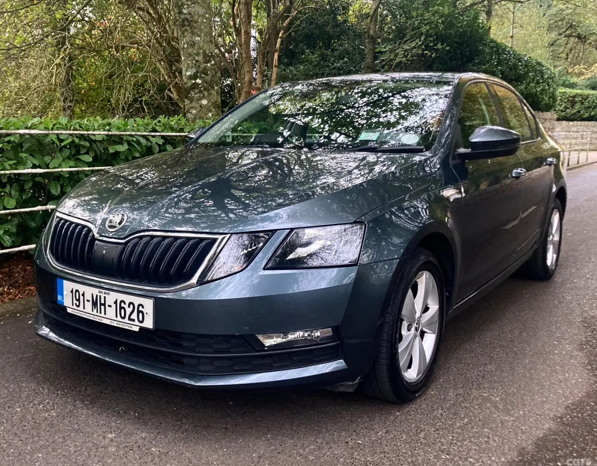 Skoda Octavia Saloon, Diesel, 2019, Grey