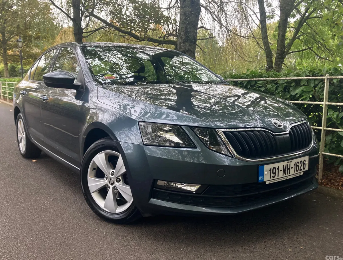 Skoda Octavia Saloon, Diesel, 2019, Grey