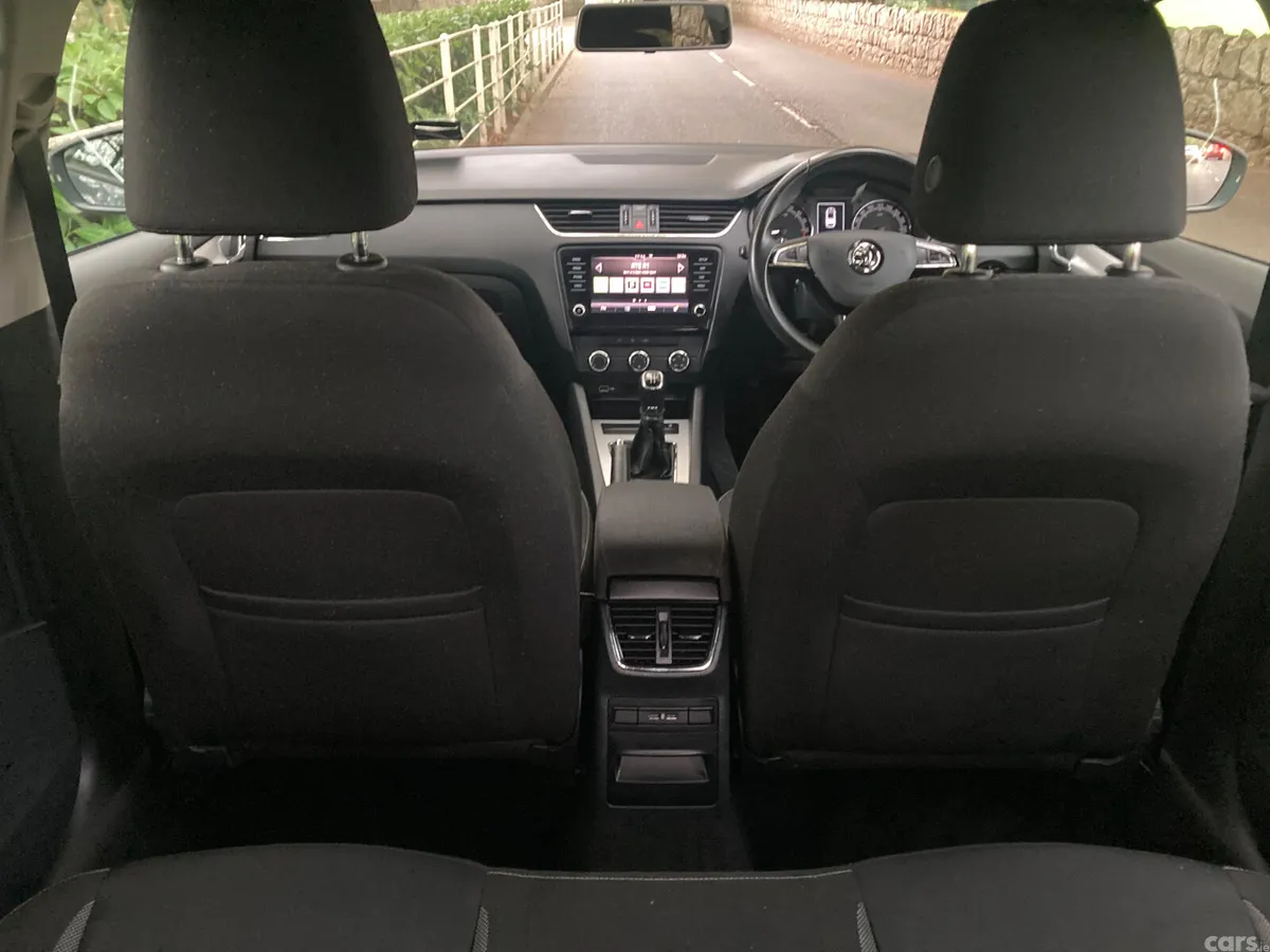 Skoda Octavia Saloon, Diesel, 2019, Grey
