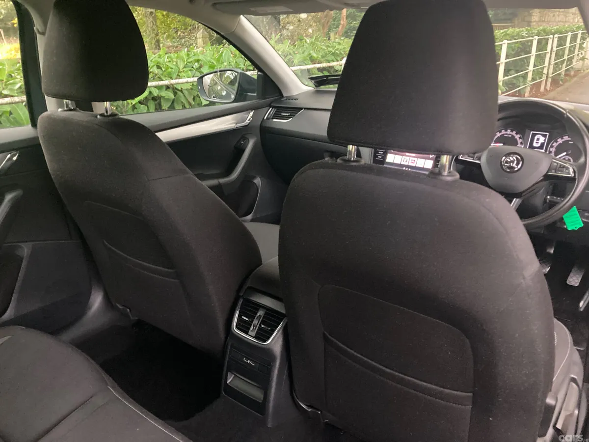 Skoda Octavia Saloon, Diesel, 2019, Grey