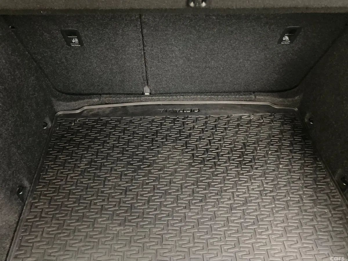 Skoda Octavia Saloon, Diesel, 2019, Grey