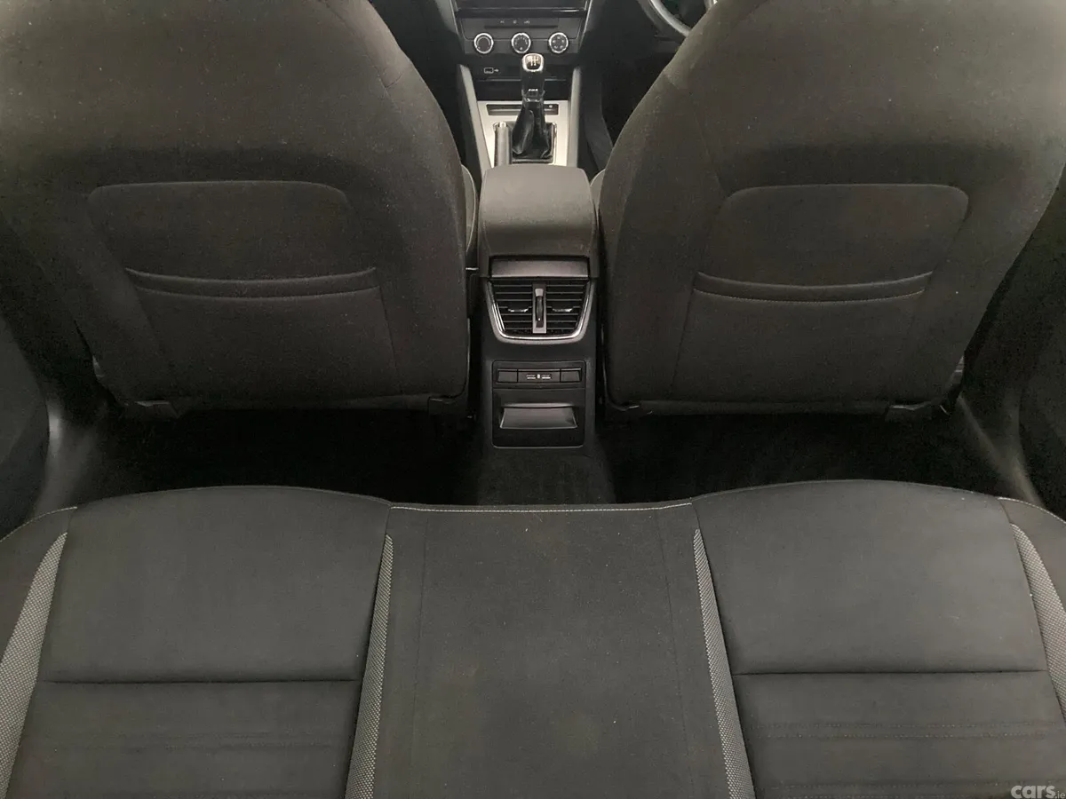 Skoda Octavia Saloon, Diesel, 2019, Grey