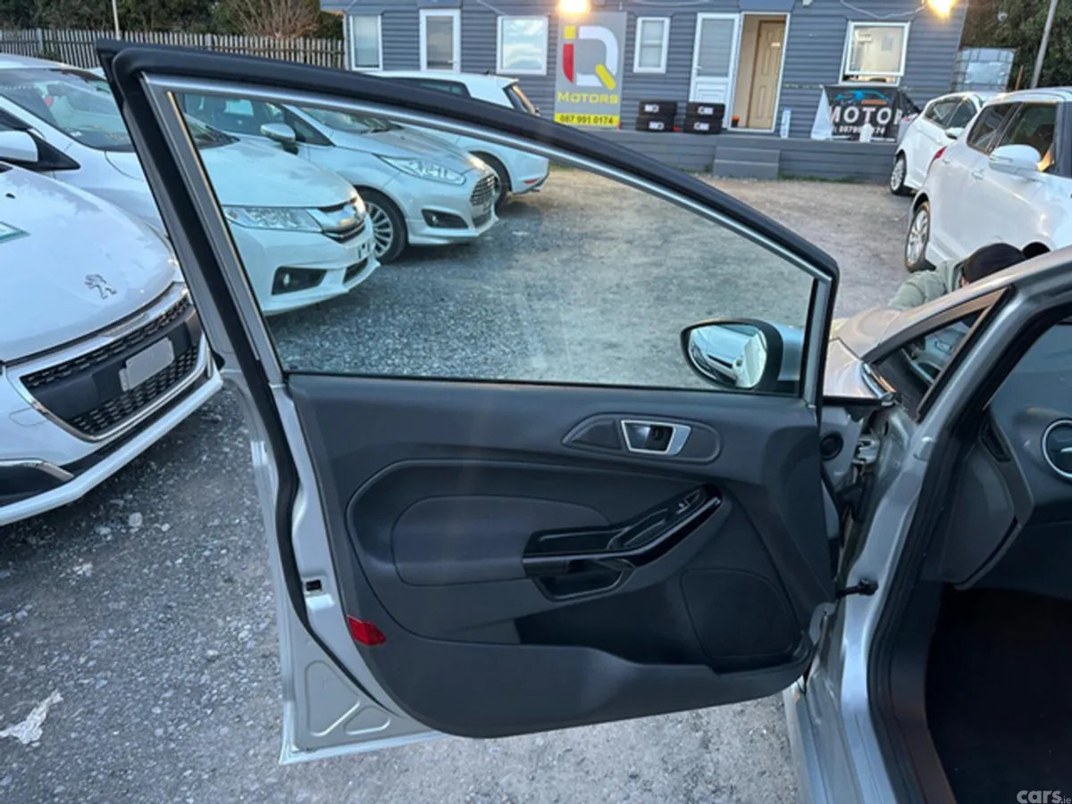 Ford Fiesta Hatchback, Petrol, 2016, Silver