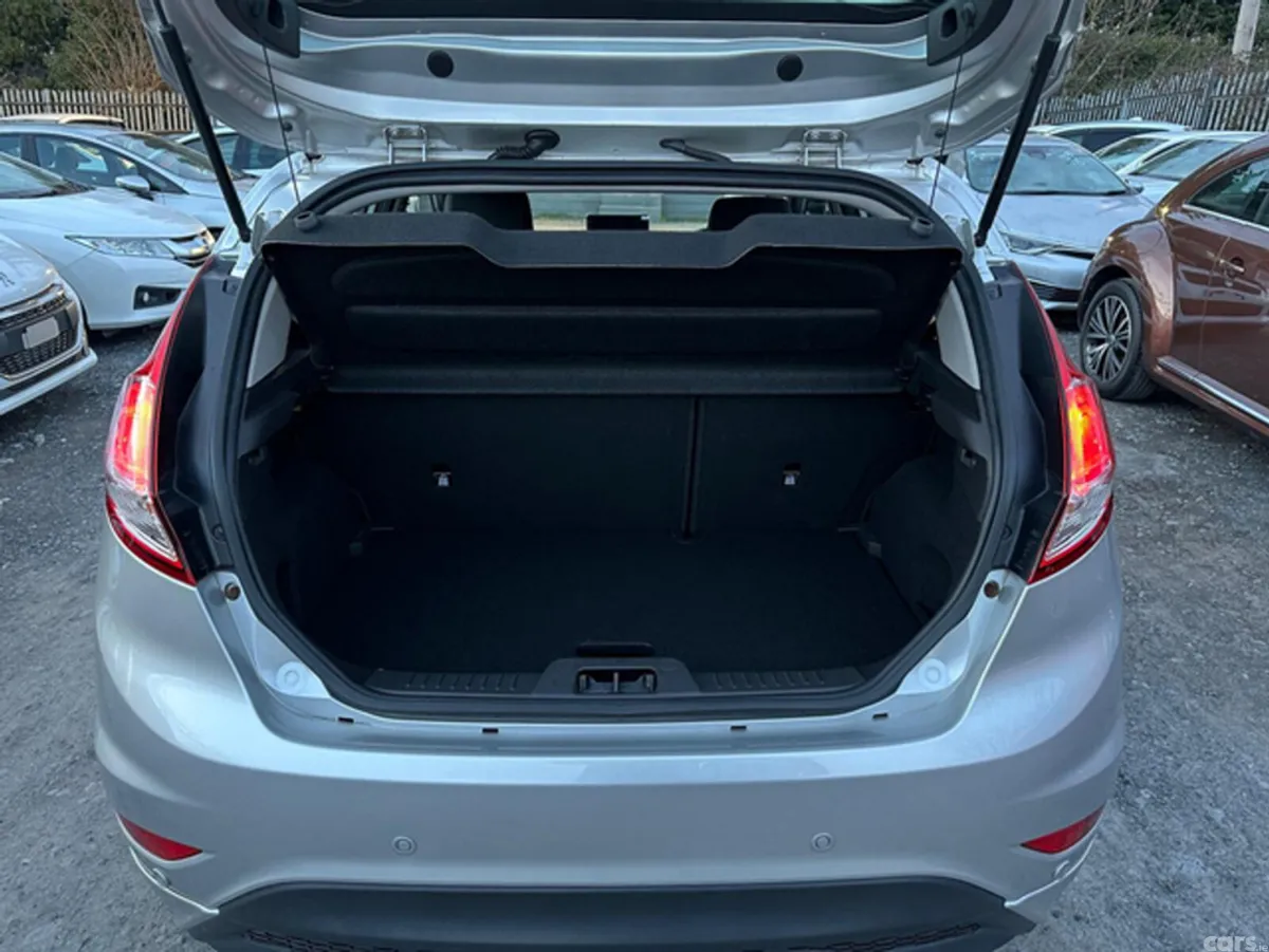 Ford Fiesta Hatchback, Petrol, 2016, Silver