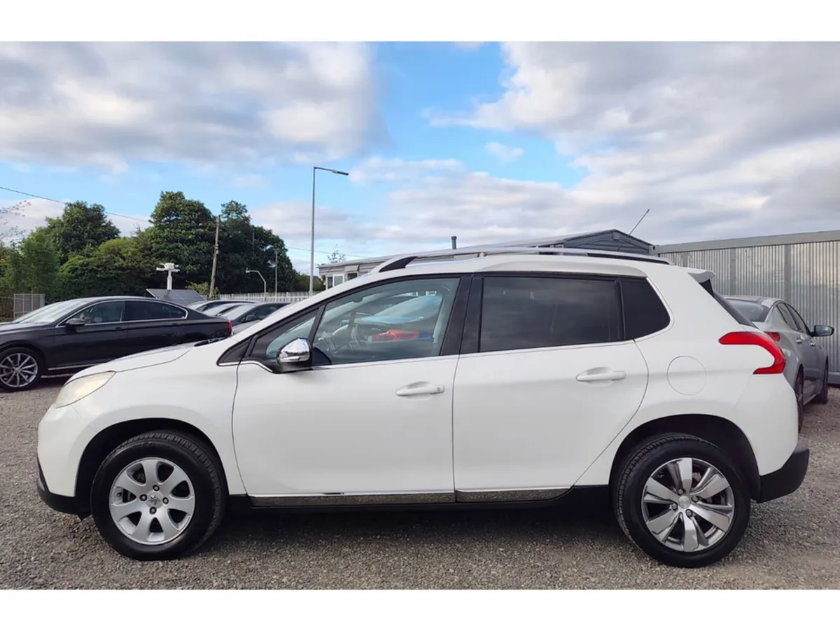 Peugeot 2008 Hatchback, Petrol, 2014, White