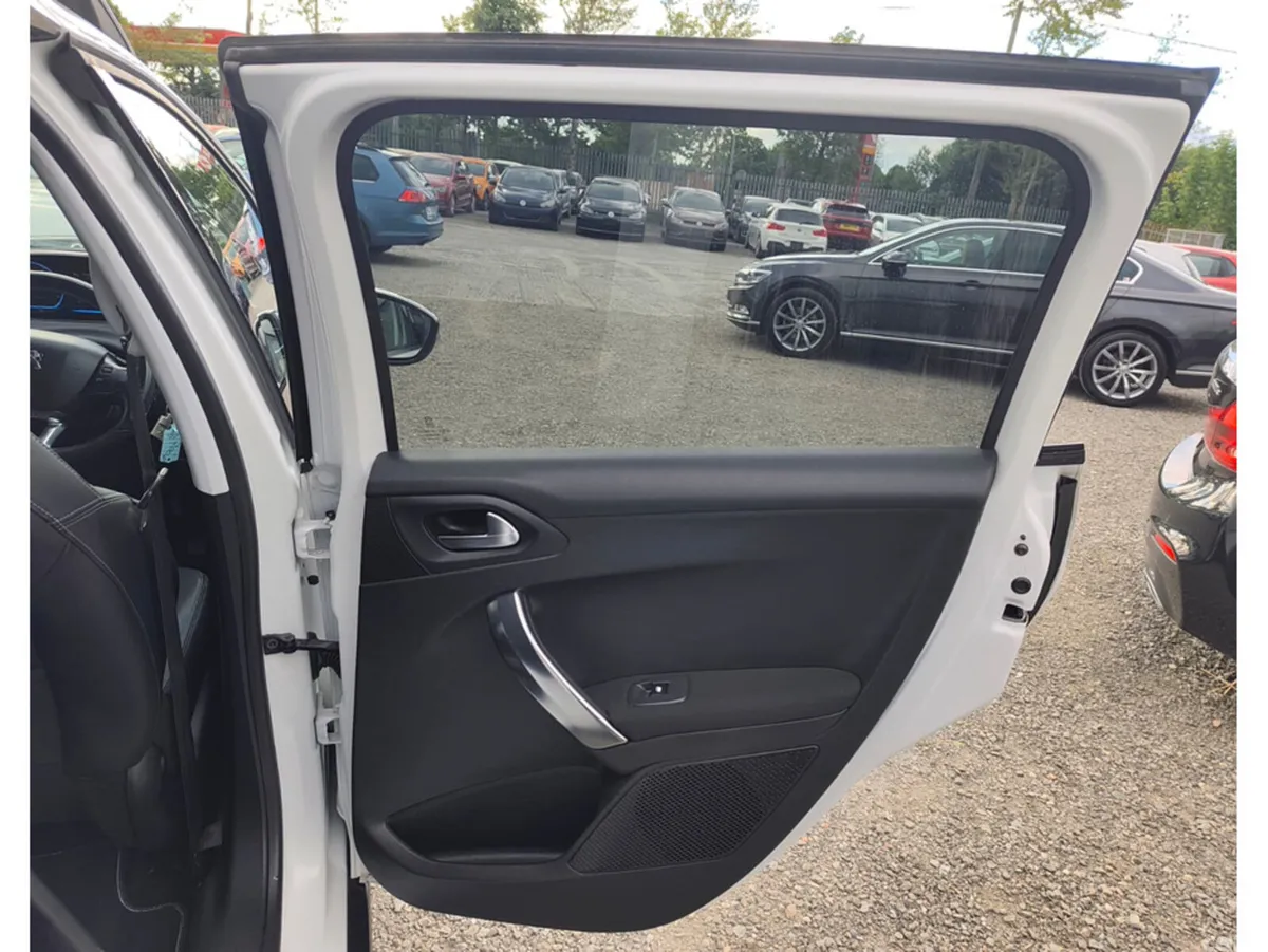 Peugeot 2008 Hatchback, Petrol, 2014, White