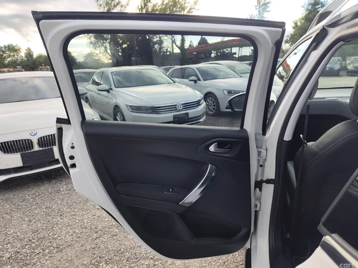 Peugeot 2008 Hatchback, Petrol, 2014, White