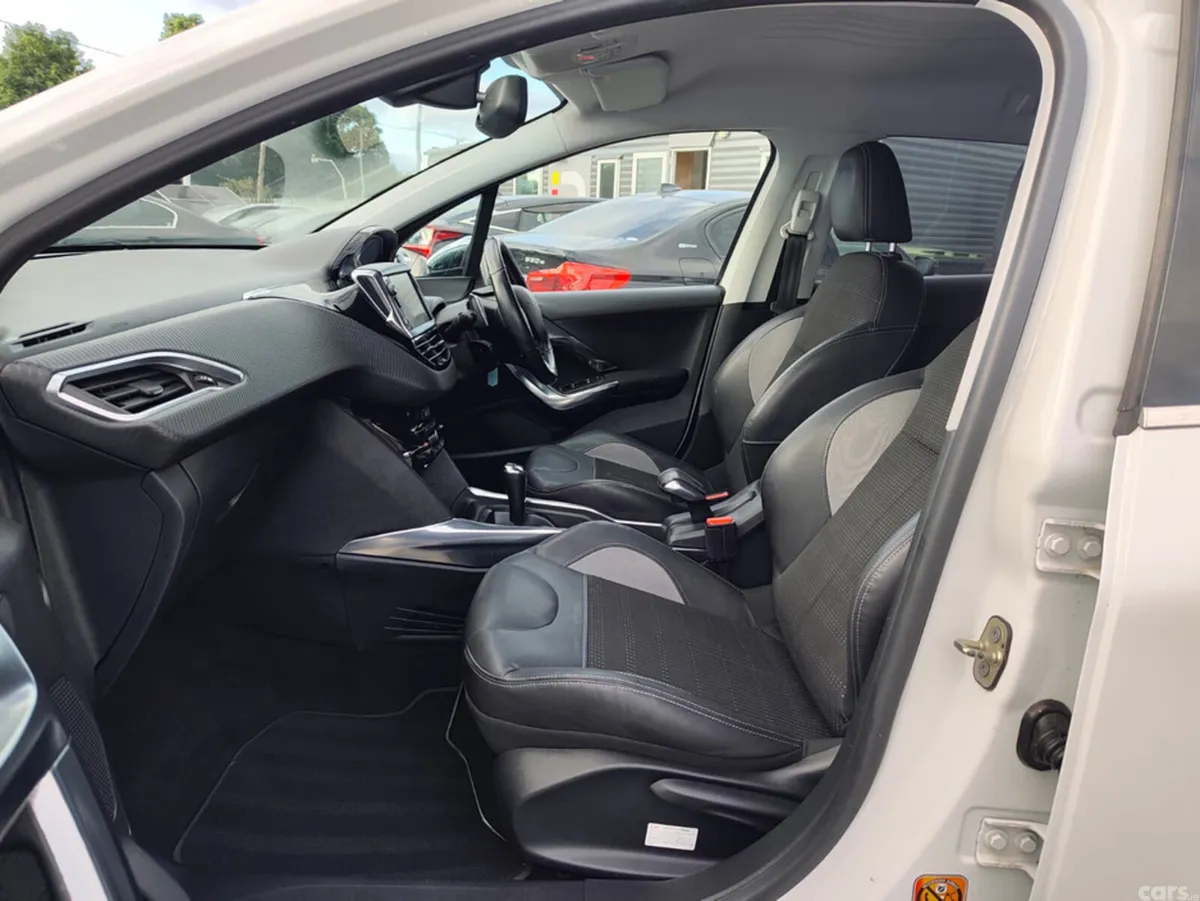 Peugeot 2008 Hatchback, Petrol, 2014, White