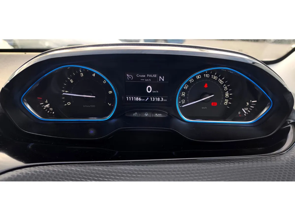 Peugeot 2008 Hatchback, Petrol, 2014, White