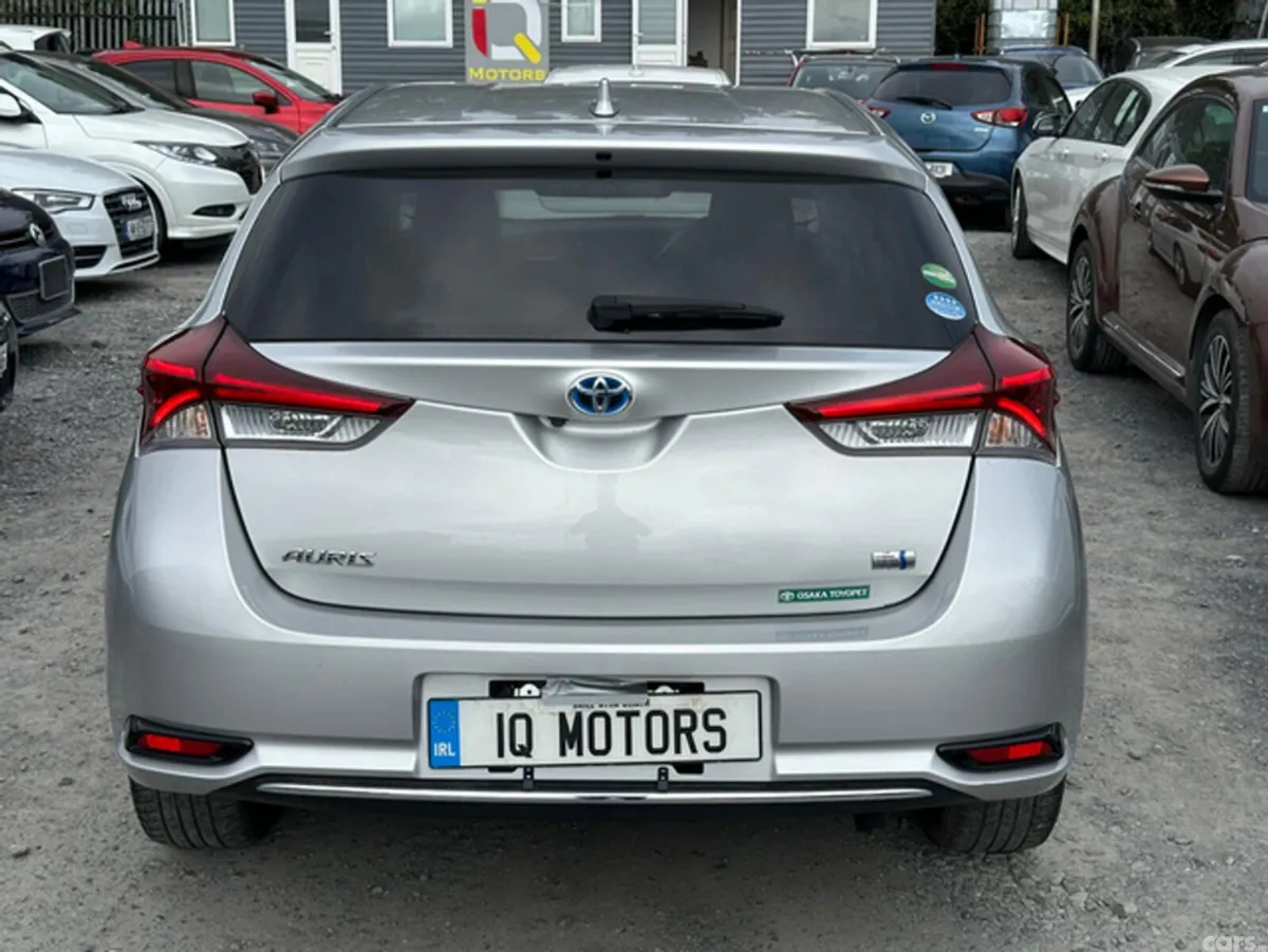 Toyota Auris Hatchback, Petrol Hybrid, 2016, Silver