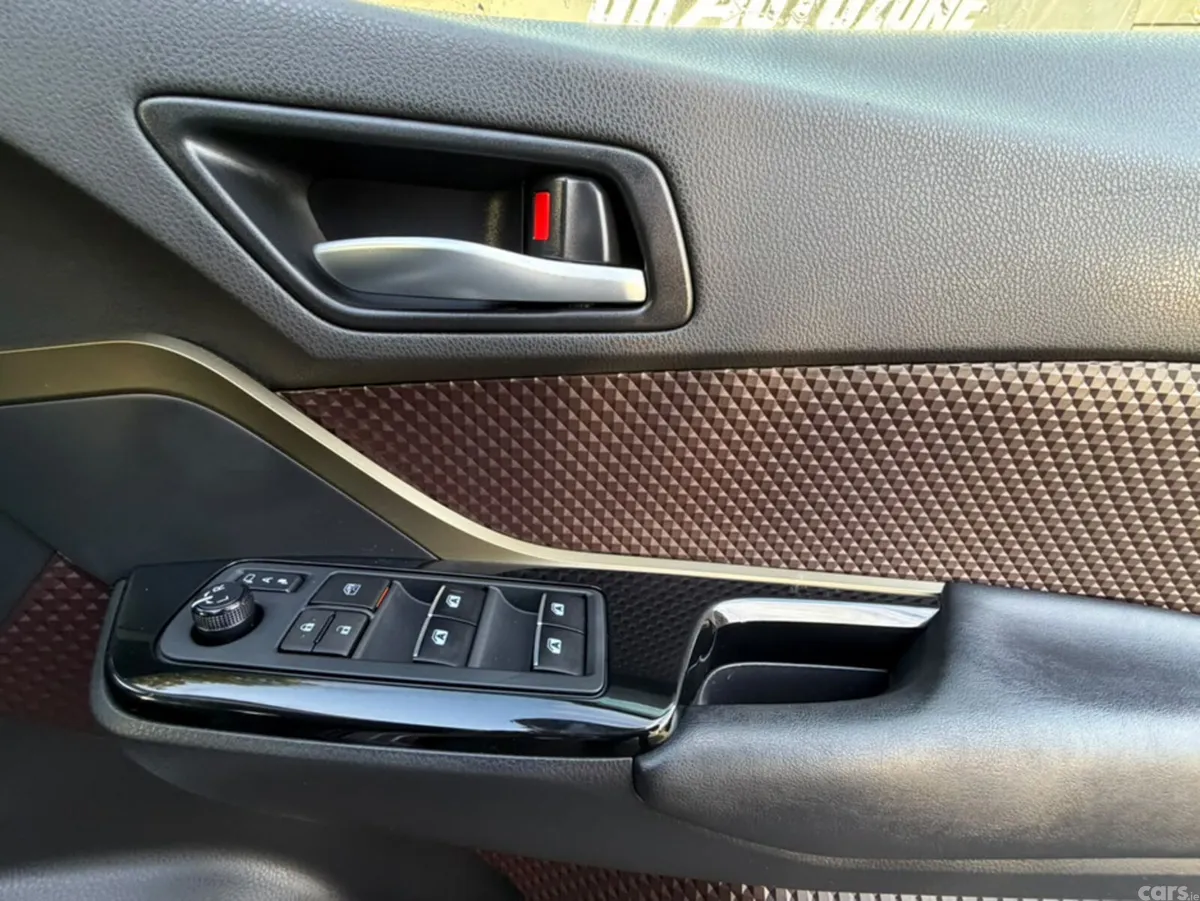 Toyota C-HR SUV, Petrol Hybrid, 2017, Silver