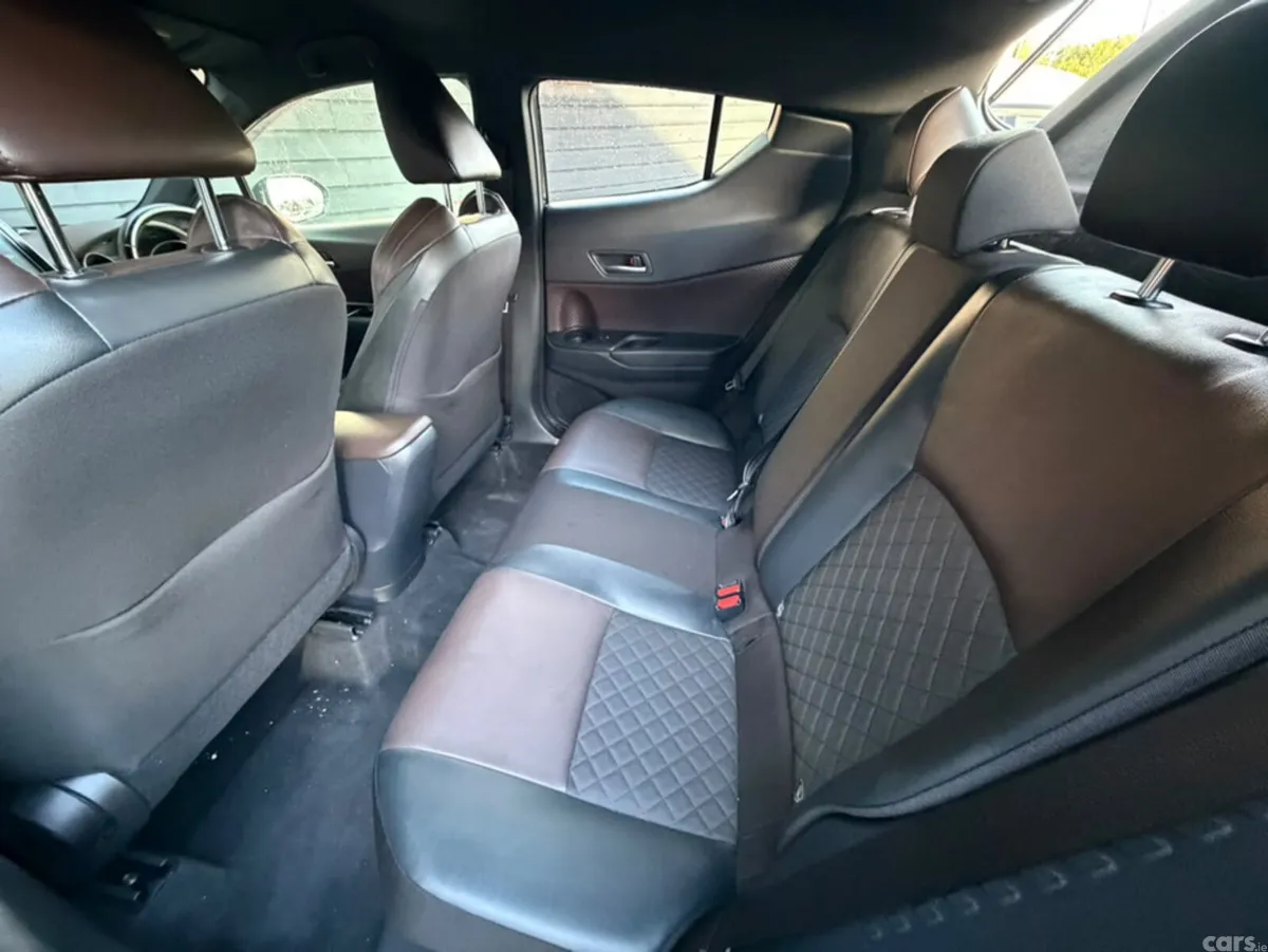 Toyota C-HR SUV, Petrol Hybrid, 2017, Silver