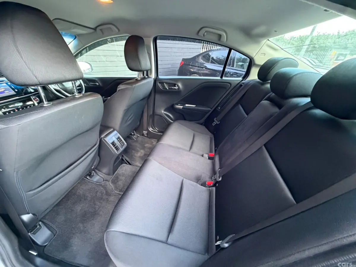 Honda Grace Saloon, Petrol Hybrid, 2015, Silver