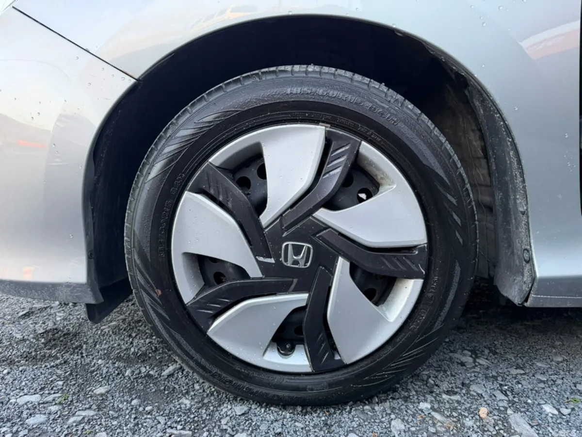 Honda Grace Saloon, Petrol Hybrid, 2015, Silver